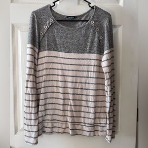 Long sleeve tunic with button detail